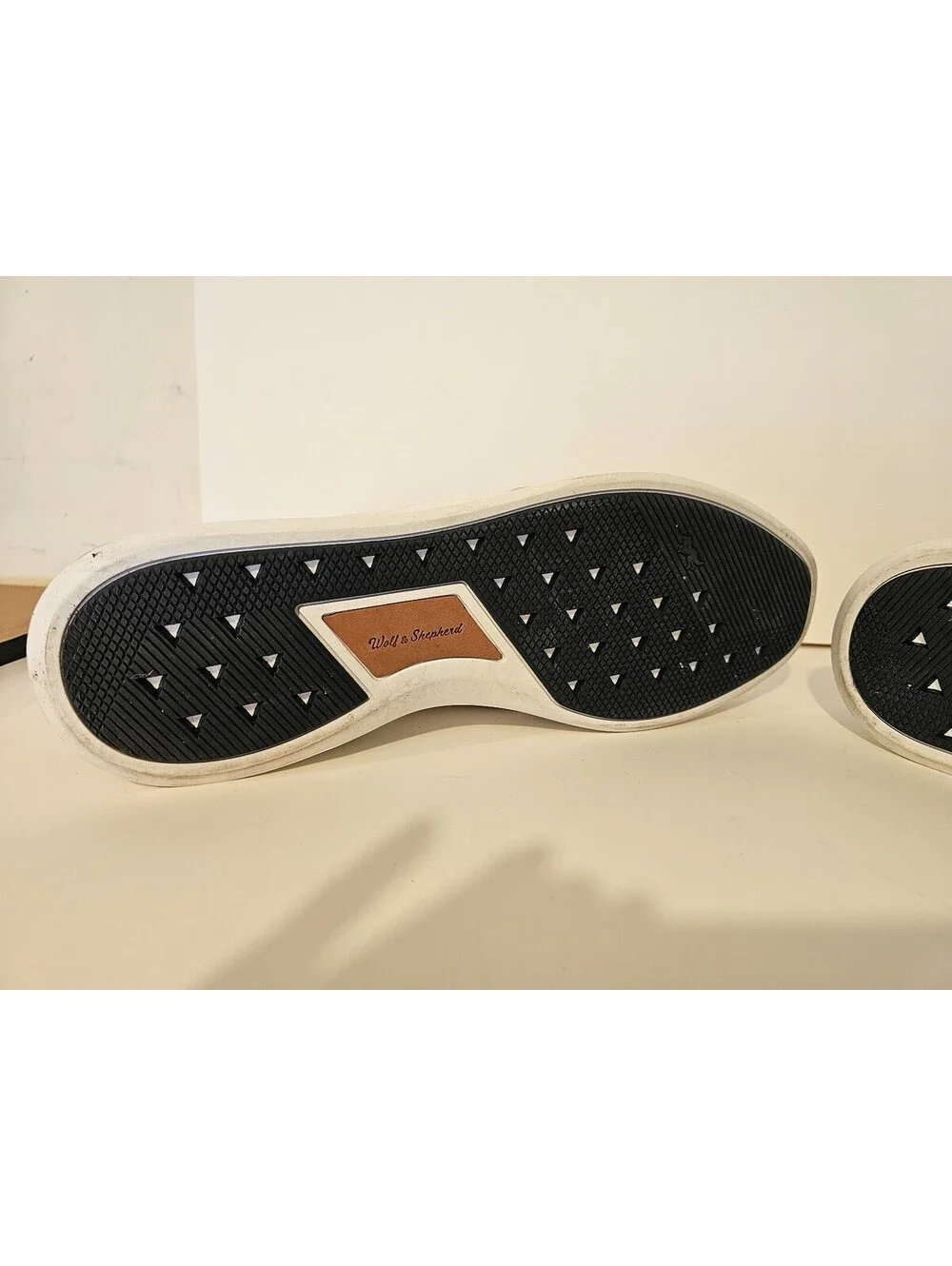 Mens Wolf and Shepherd Size 14